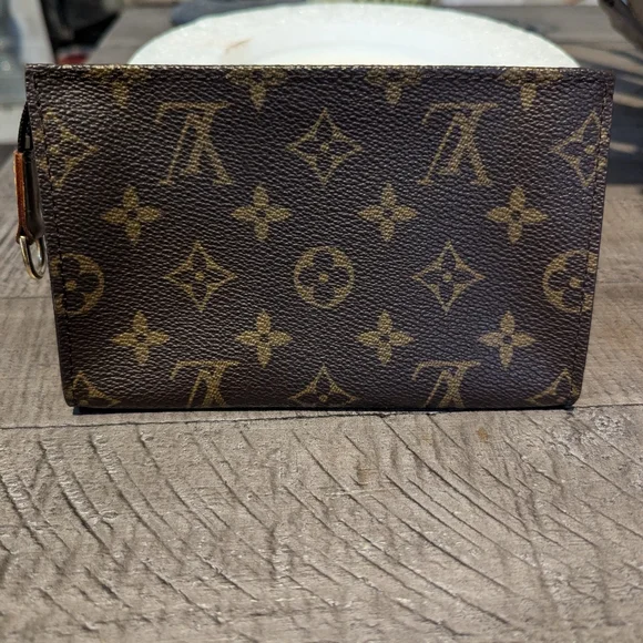 Authentic Louis Vuitton Accessories Pouch - Picture 3 of 12